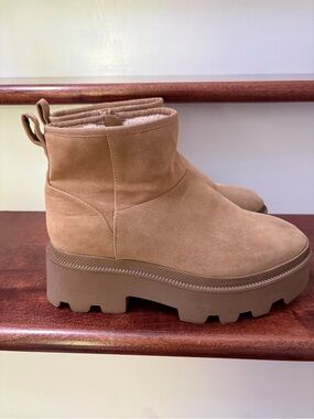 Universal Thread Tan Platform Ankle Boots ladies size 6
